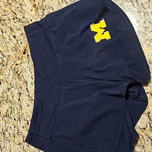 Umich Lululemon Speed Up shorts l